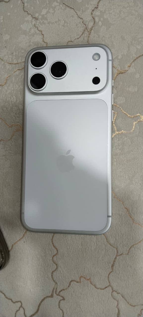 Apple iPhone 17 Pro Max 5