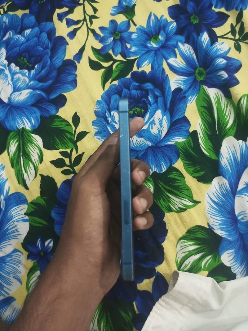 Apple iPhone 13 6