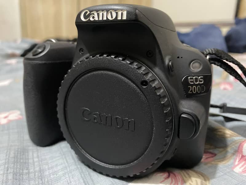 Canon EOS 200D mint condition 1