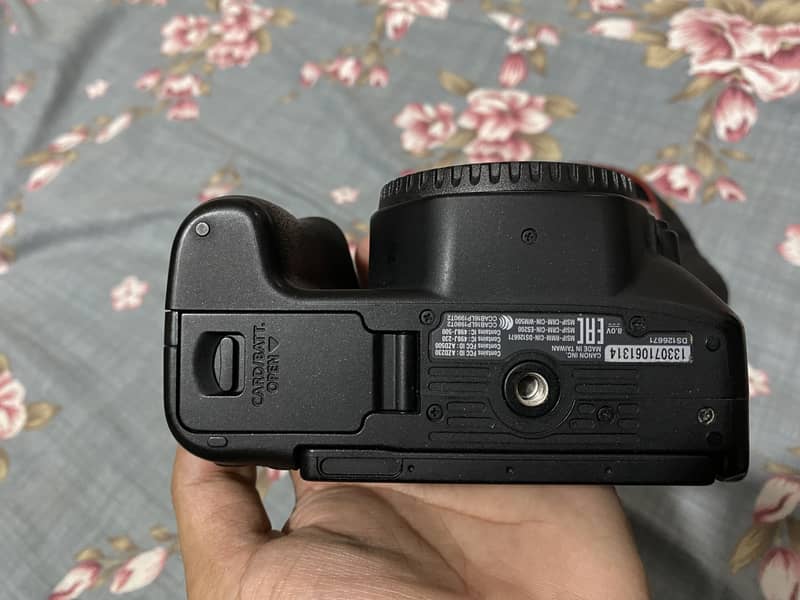 Canon EOS 200D mint condition 3