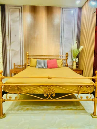 King size iron bed set+2 side tables +dressing table|65000 |kamoke grw