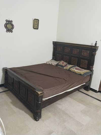 Bed set with dressing and side tables