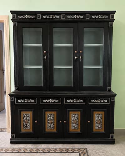 wooden showcase + Dressing