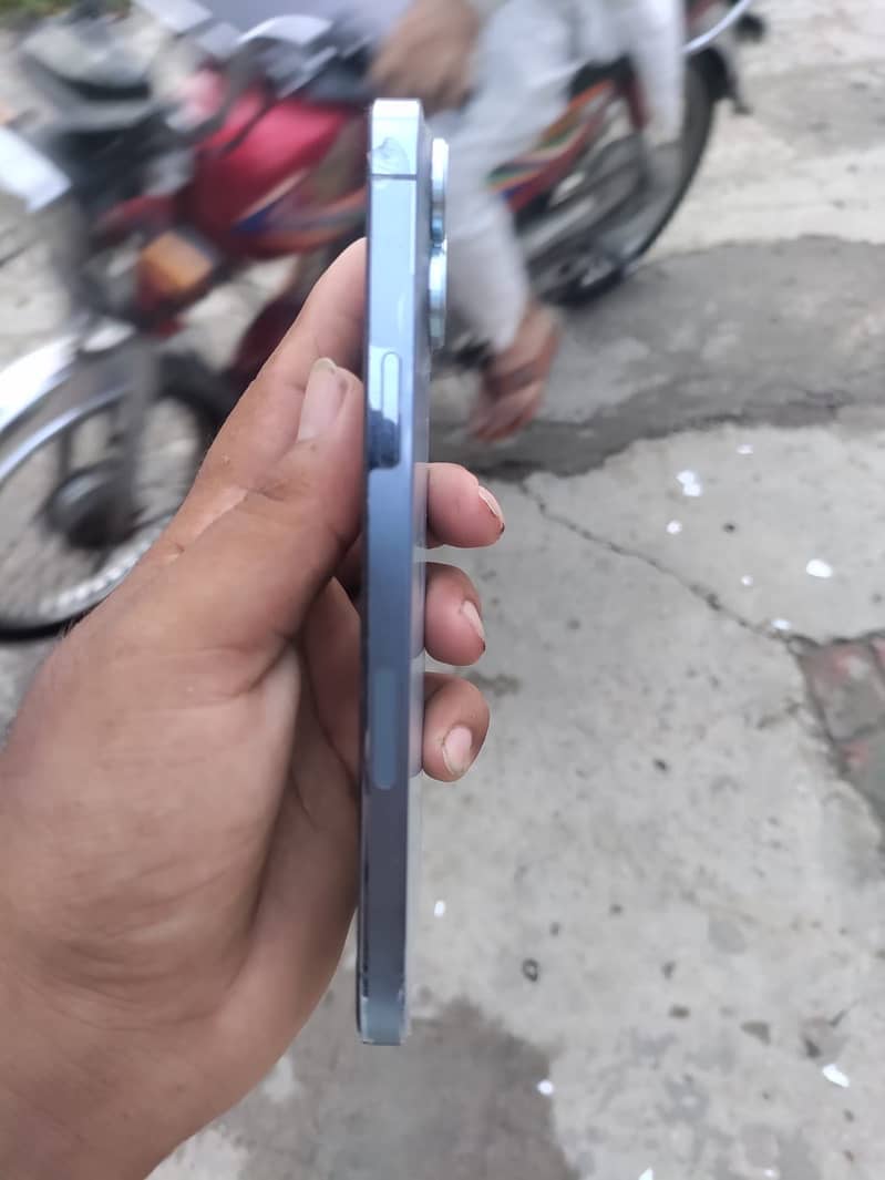 Apple iPhone 13 Pro Max 2