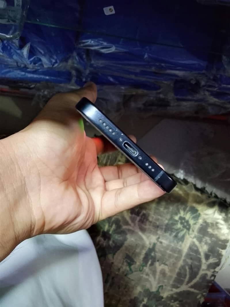 Apple iPhone 15 3