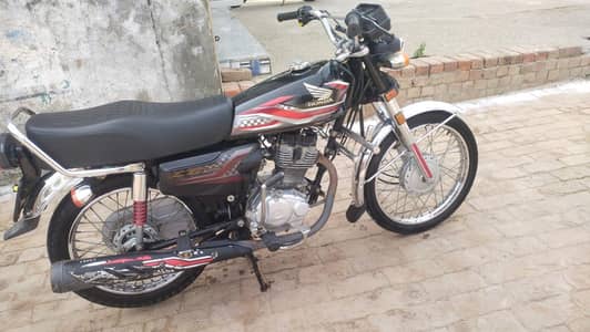 125 black bilkul saaf halat min hy