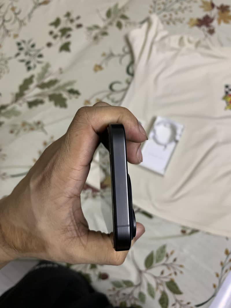 Apple iPhone 15 Pro 3