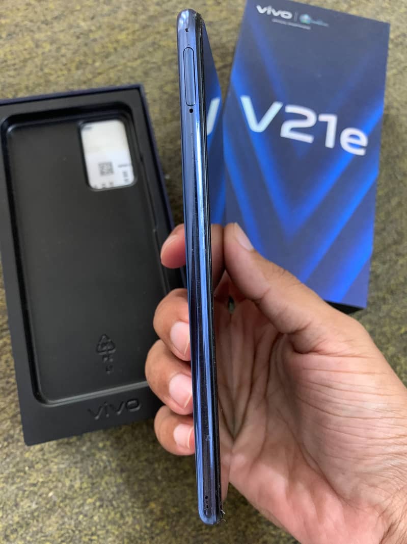 Vivo V21e 8/128  ( Single Hand Used ) 3