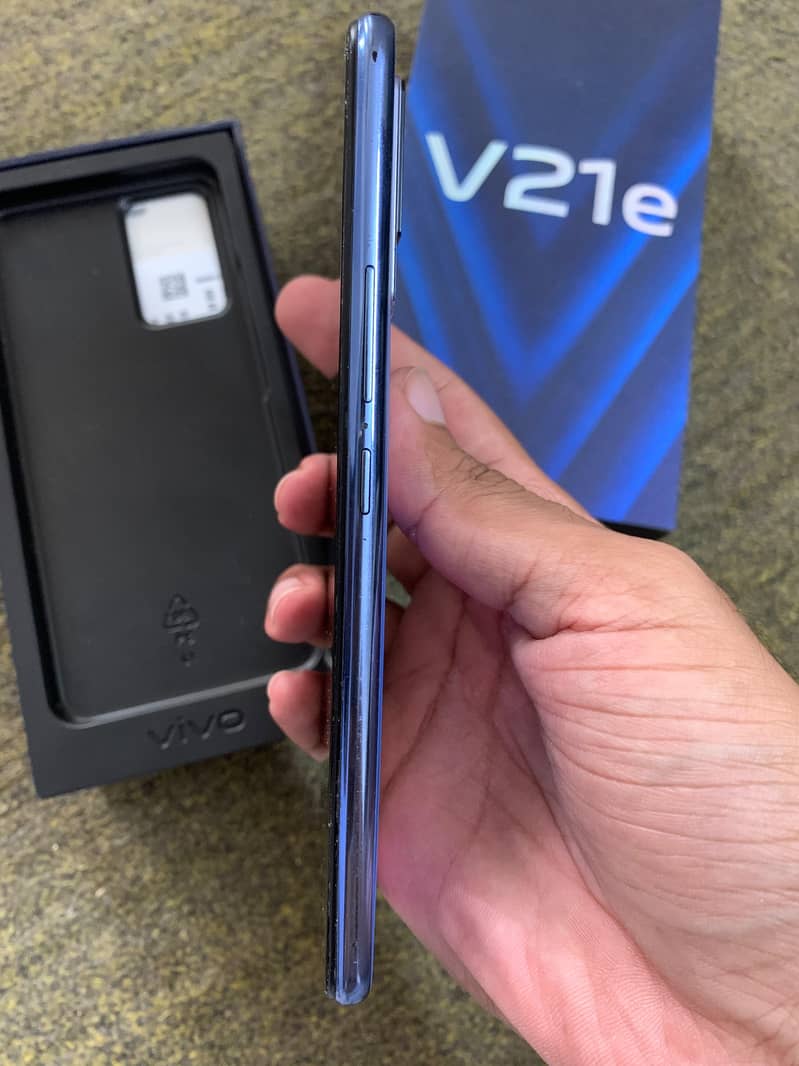 Vivo V21e 8/128  ( Single Hand Used ) 4