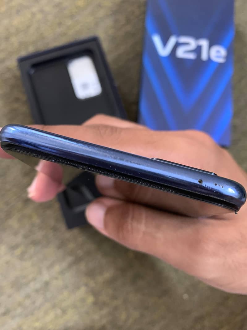 Vivo V21e 8/128  ( Single Hand Used ) 5
