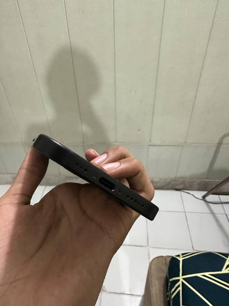 Apple iPhone 15 4