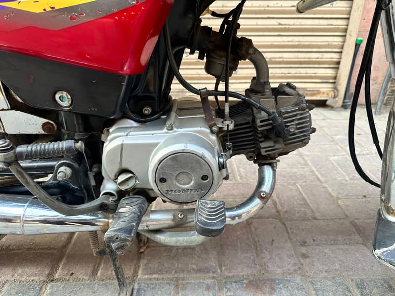 Honda CD70 4