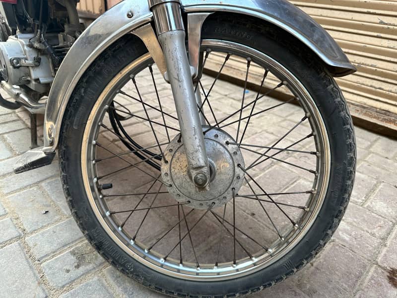 Honda CD70 6