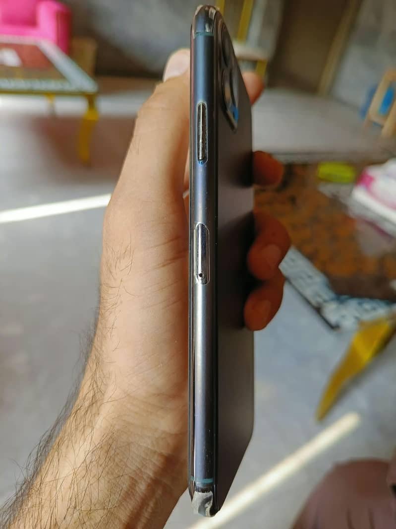 Apple iPhone 11 Pro Max 3