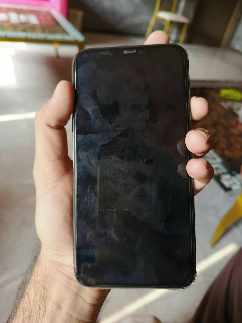 Apple iPhone 11 Pro Max 4