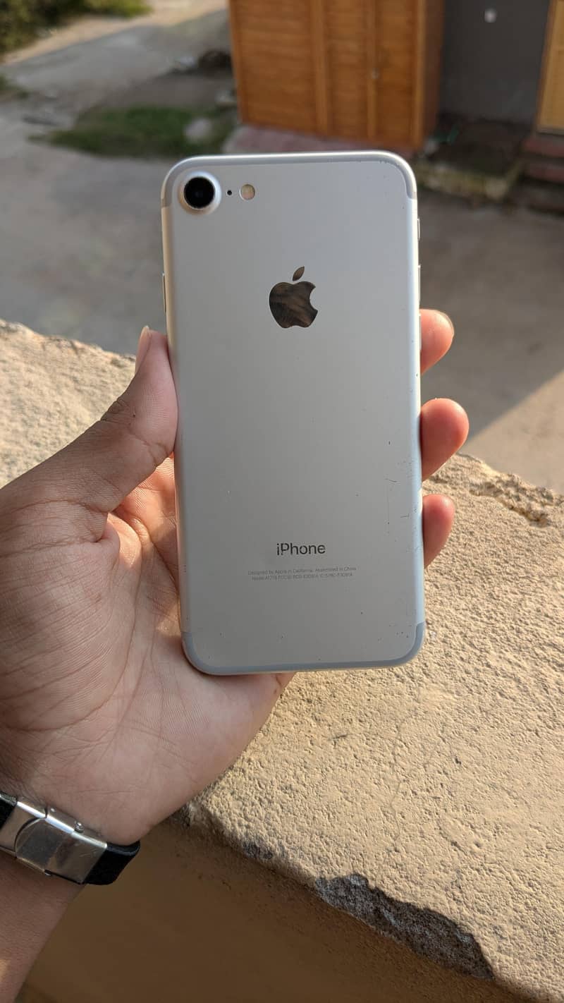 Apple iPhone 7 1