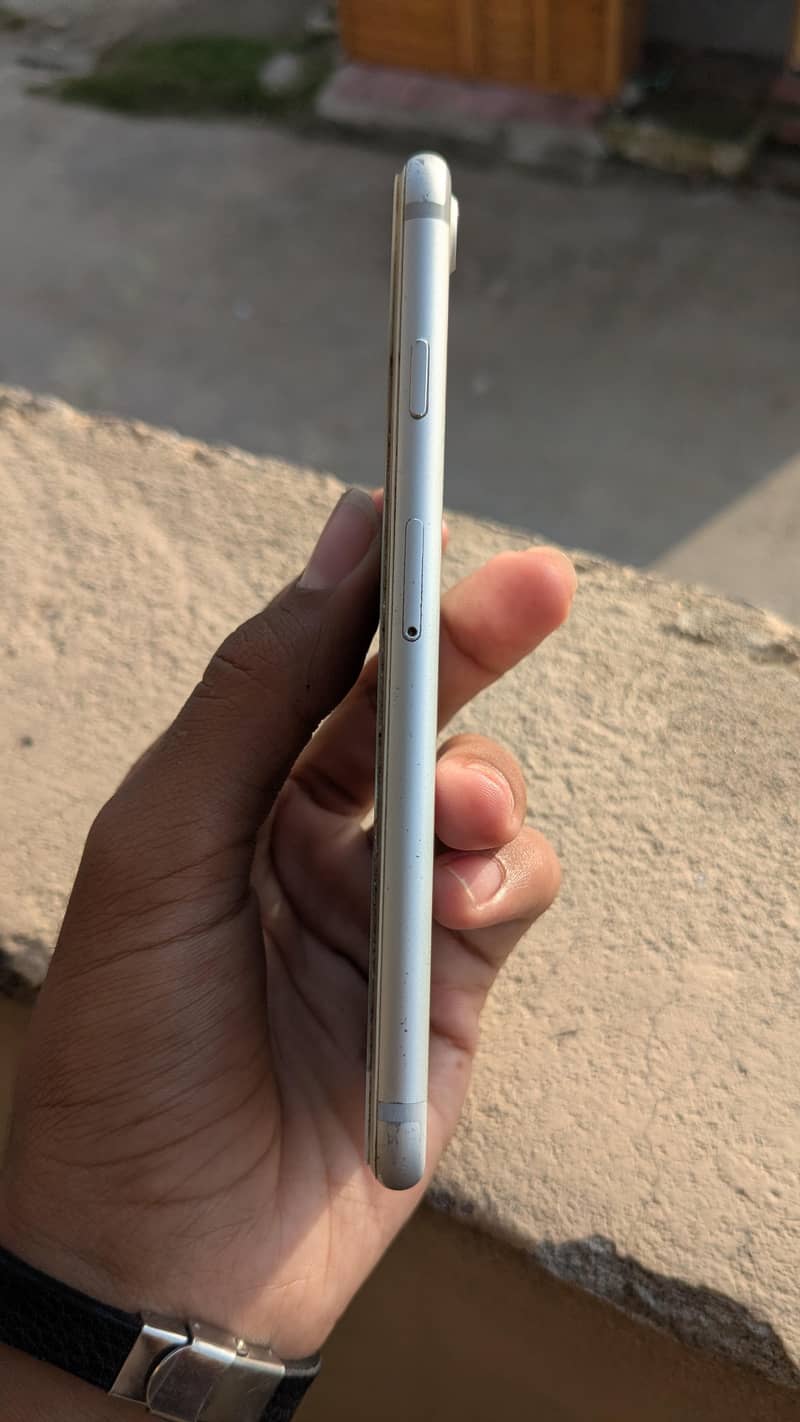 Apple iPhone 7 3
