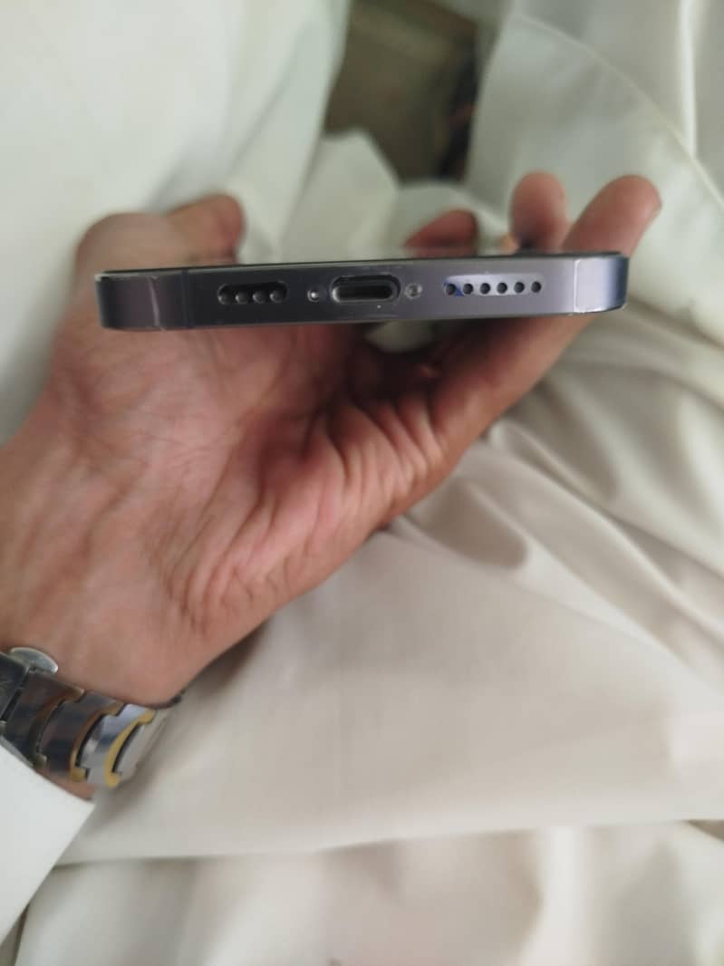 Apple iPhone 14 Pro Max 0