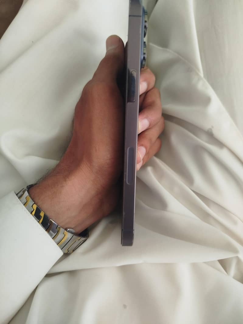 Apple iPhone 14 Pro Max 2