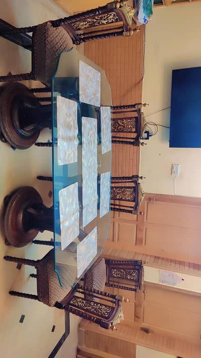 Dinning table for sale