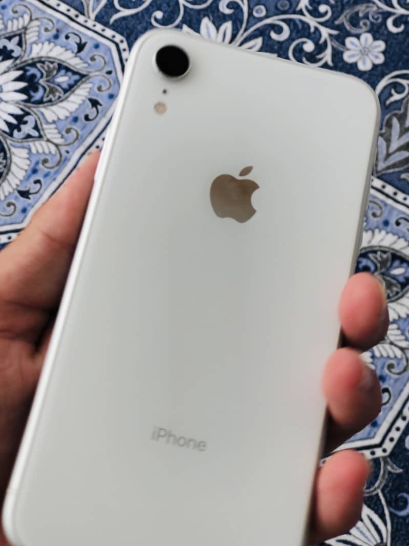 iPhone XR 7