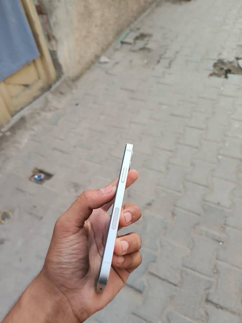 Apple iPhone 12 5