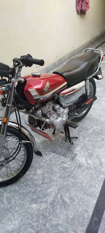 Honda 125 self start silver edition