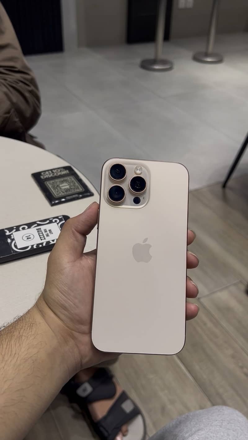 Apple iPhone 16 Pro Max 0