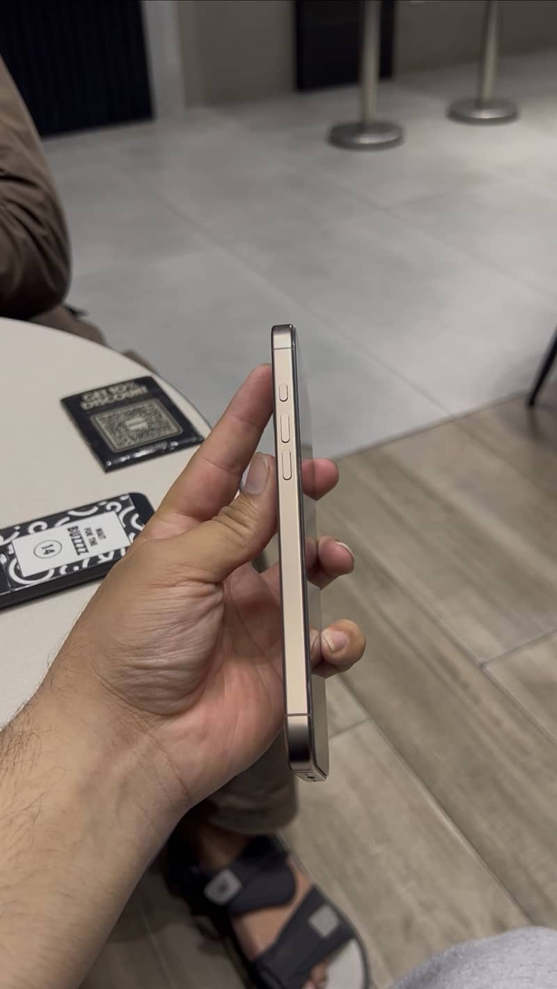 Apple iPhone 16 Pro Max 1