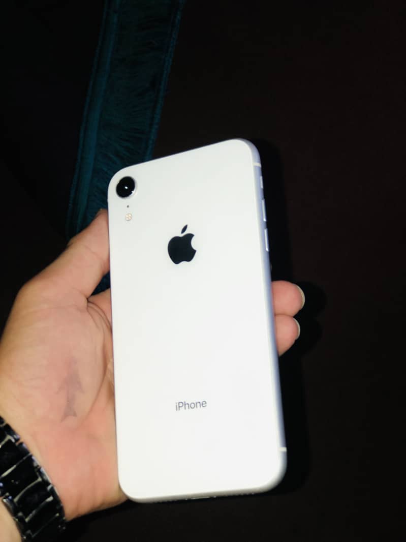 iPhone XR 6