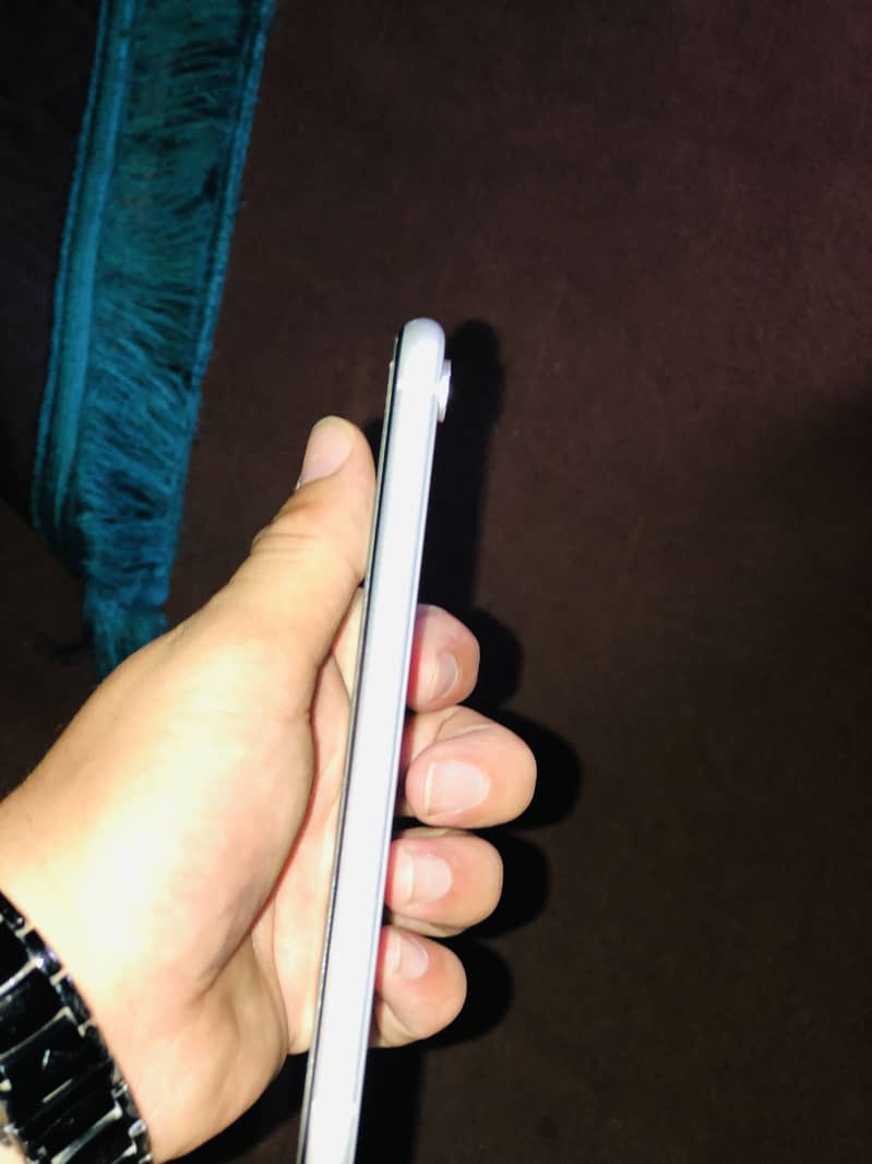 iPhone XR 8