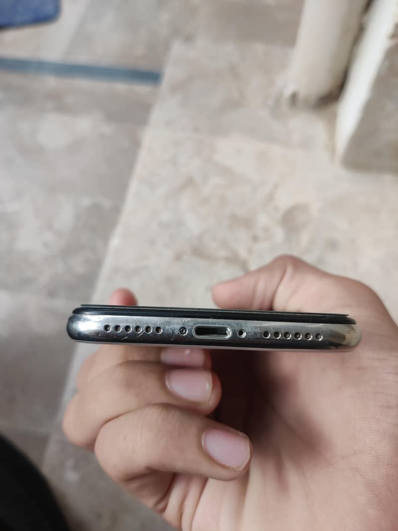 Apple iPhone X 3