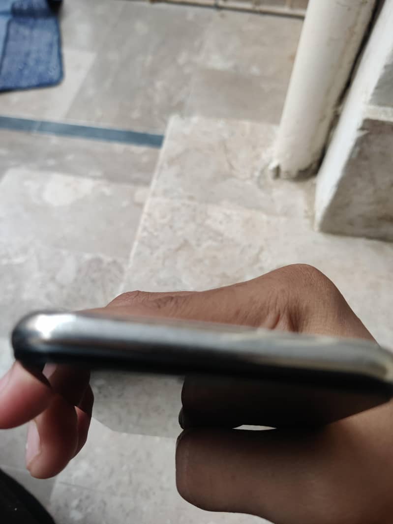 Apple iPhone X 4