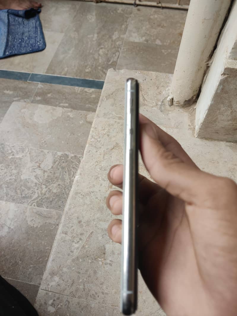 Apple iPhone X 5