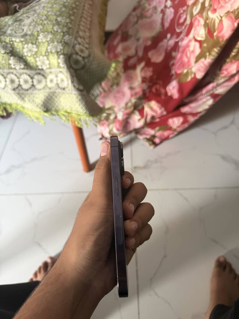 Apple iPhone 14 Pro 1
