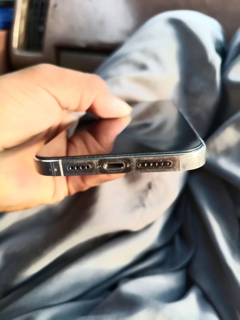 Apple iPhone 13 Pro Max 2