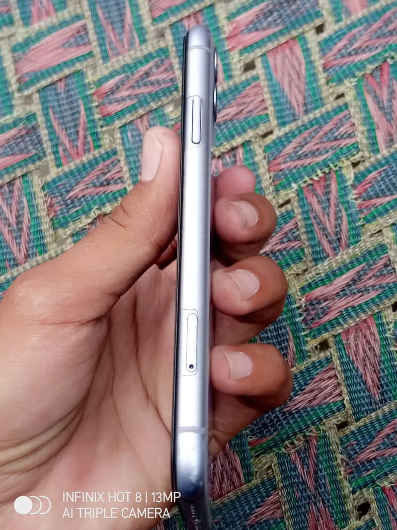 Apple iPhone 11 3