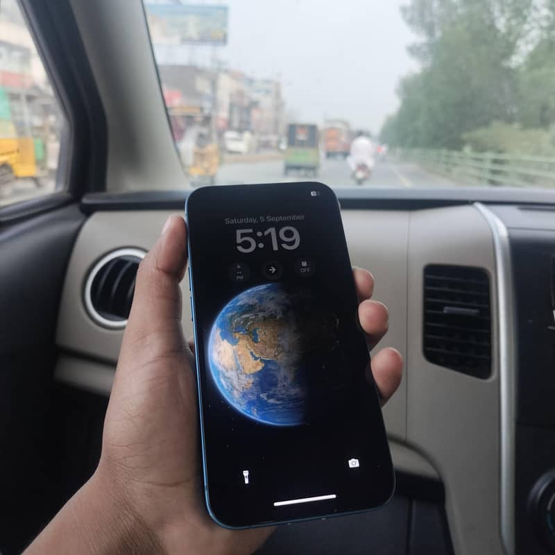 Apple iPhone 13 1