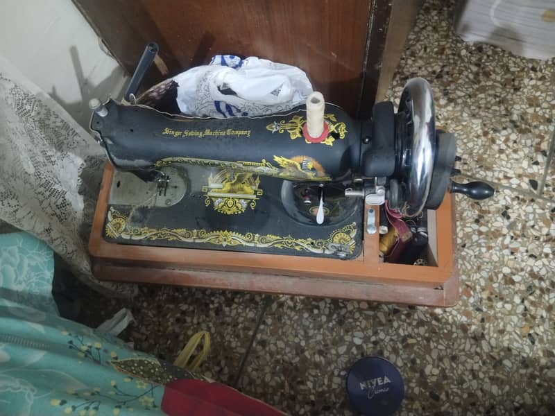 Singer Sewing Machine 0