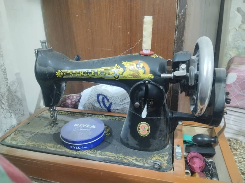 Singer Sewing Machine 1