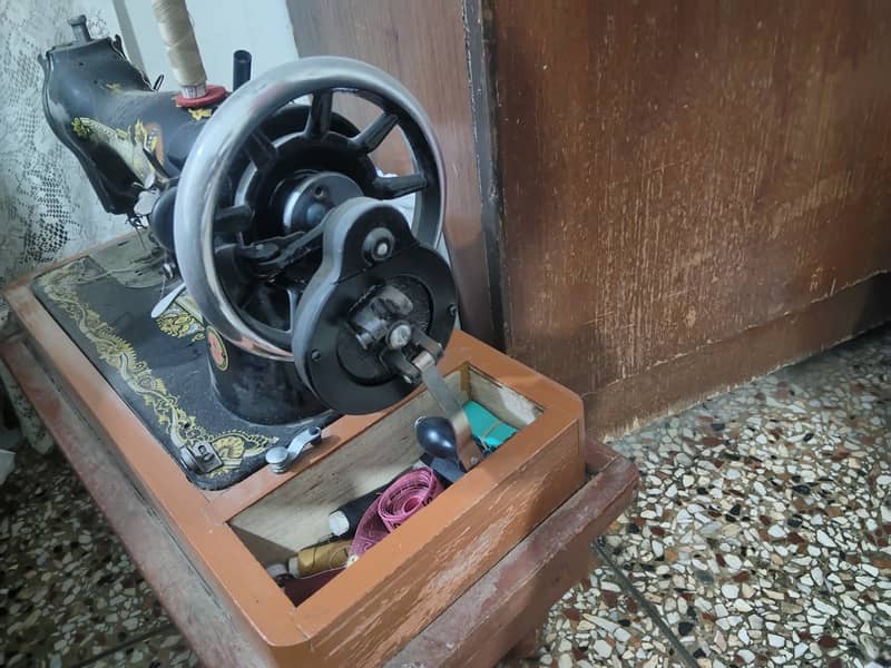 Singer Sewing Machine 3