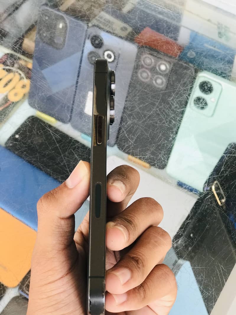 Apple iPhone 13 Pro 0