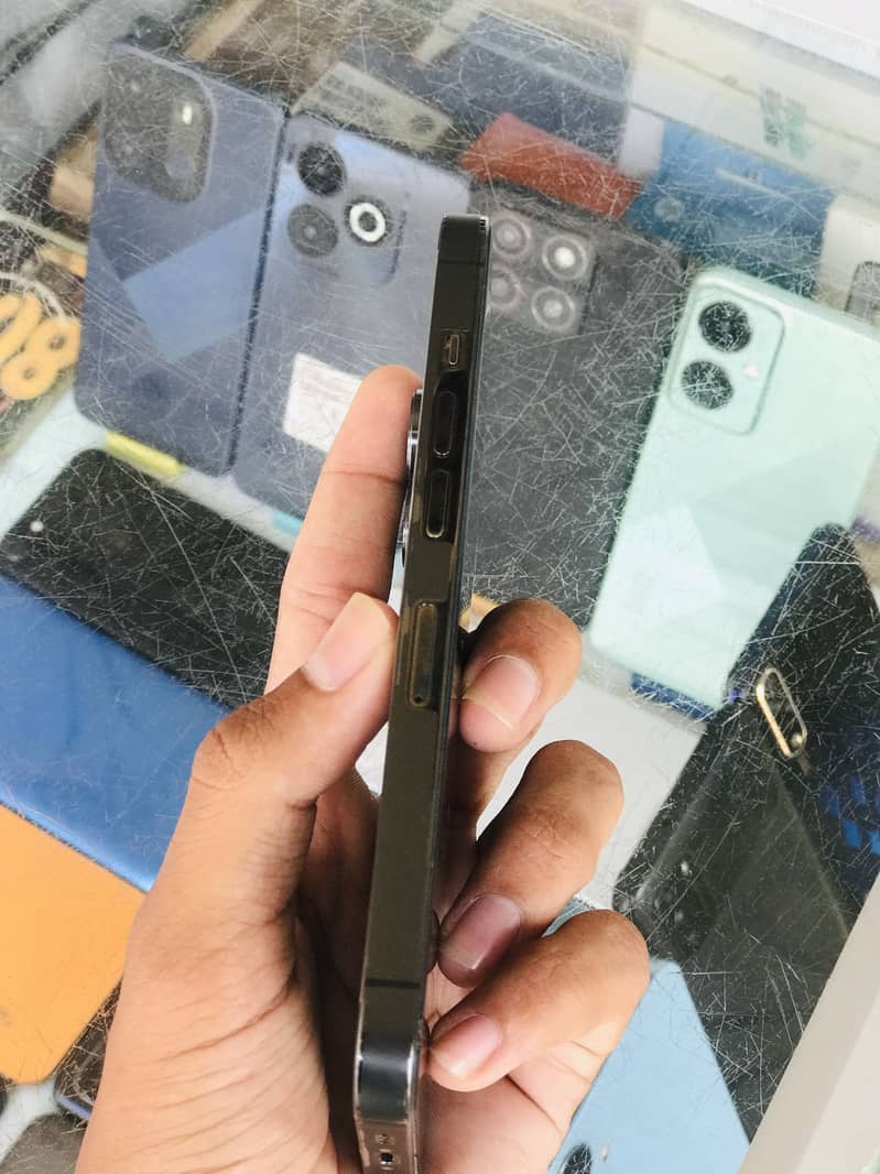 Apple iPhone 13 Pro 3