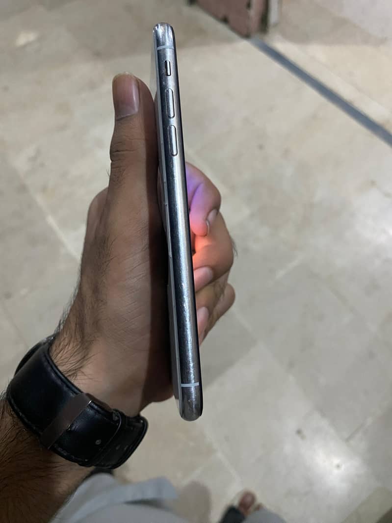 Apple iPhone X 3