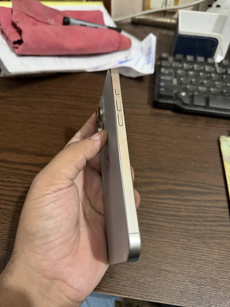 Apple iPhone 16 Pro Max 1