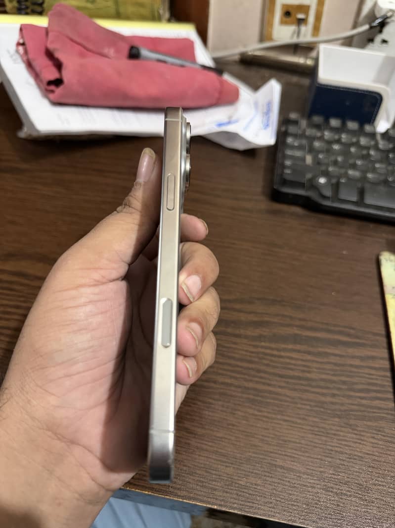 Apple iPhone 16 Pro Max 3