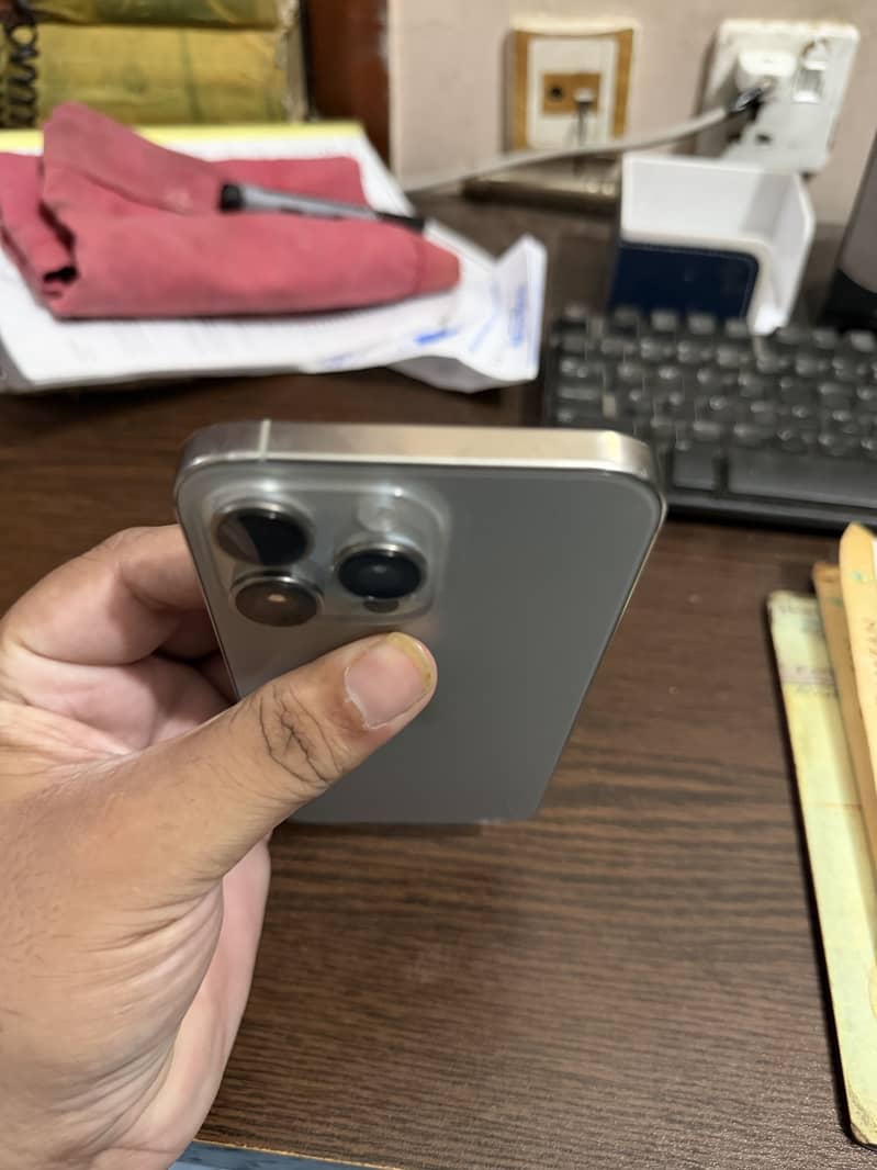 Apple iPhone 16 Pro Max 4