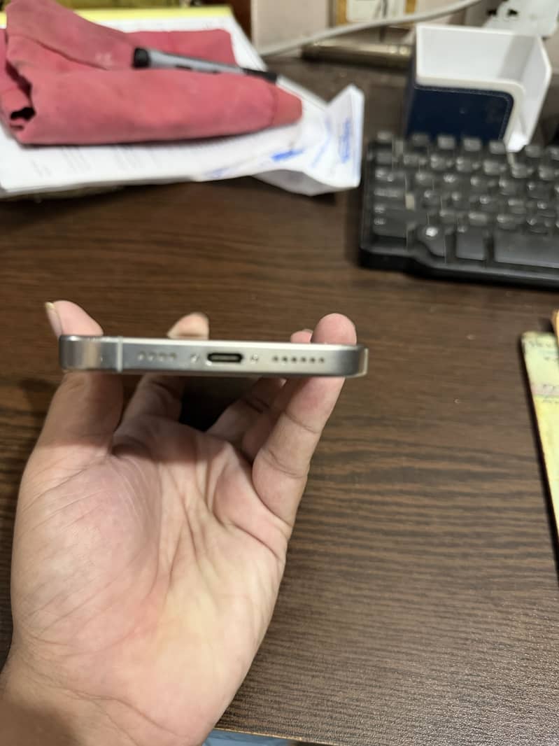 Apple iPhone 16 Pro Max 5
