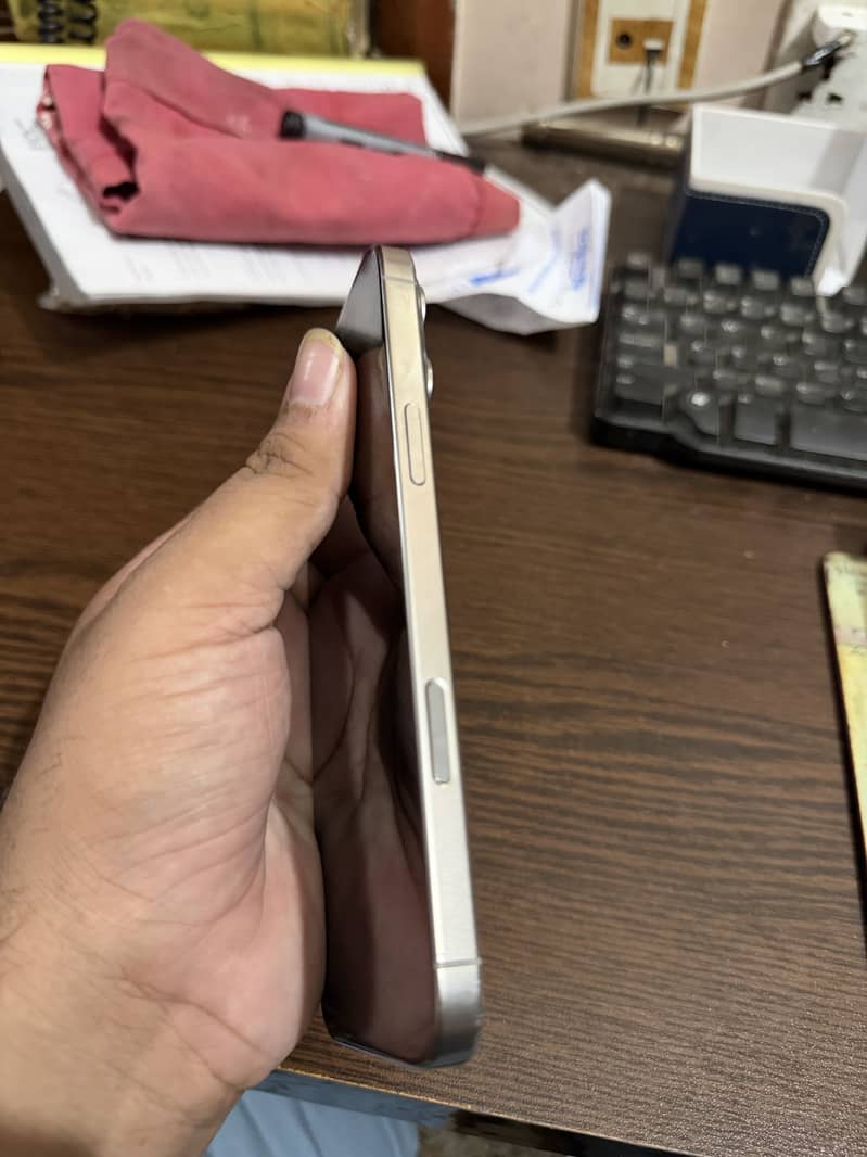 Apple iPhone 16 Pro Max 6