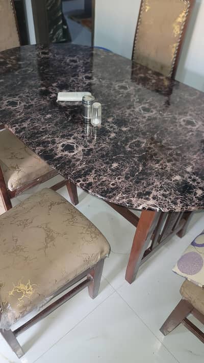 Beautiful 6-Seater Dining Table Set – Good Condition